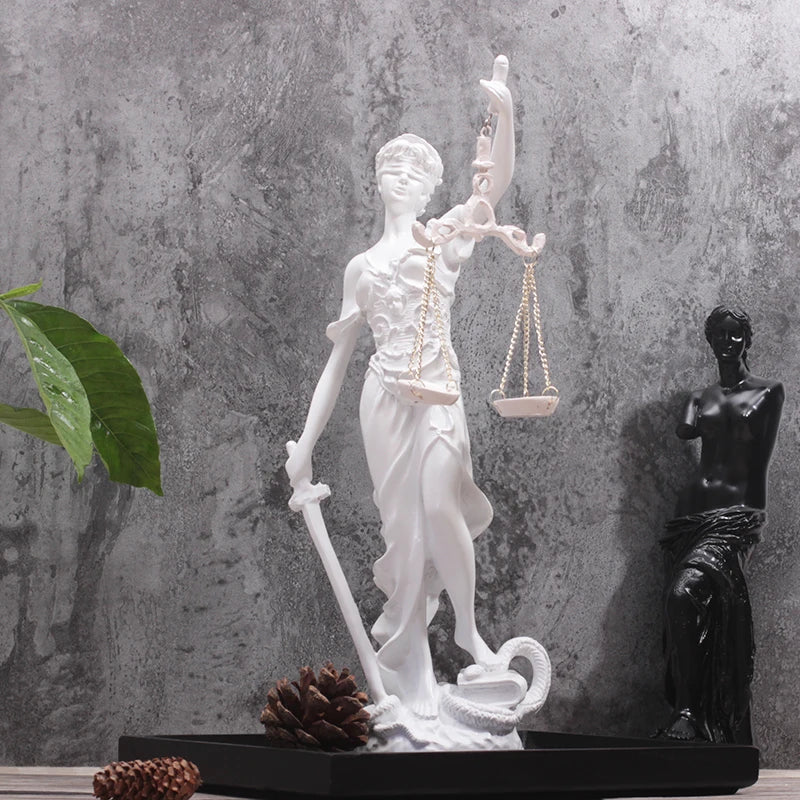 Statue Dame de la justice en résine