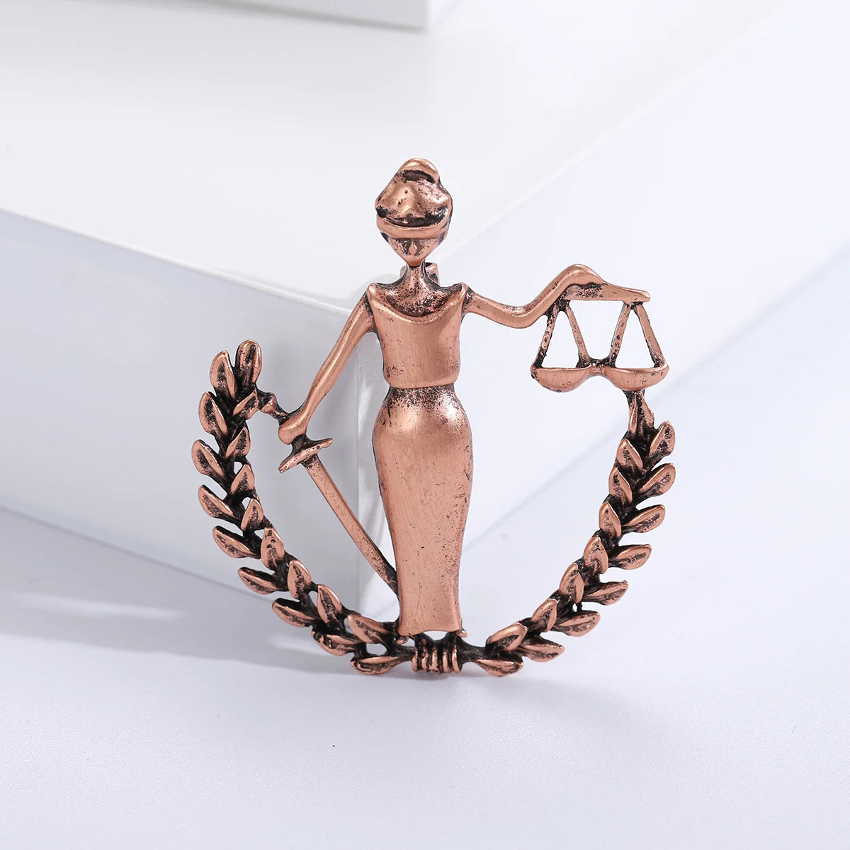 Broche "lady justice"
