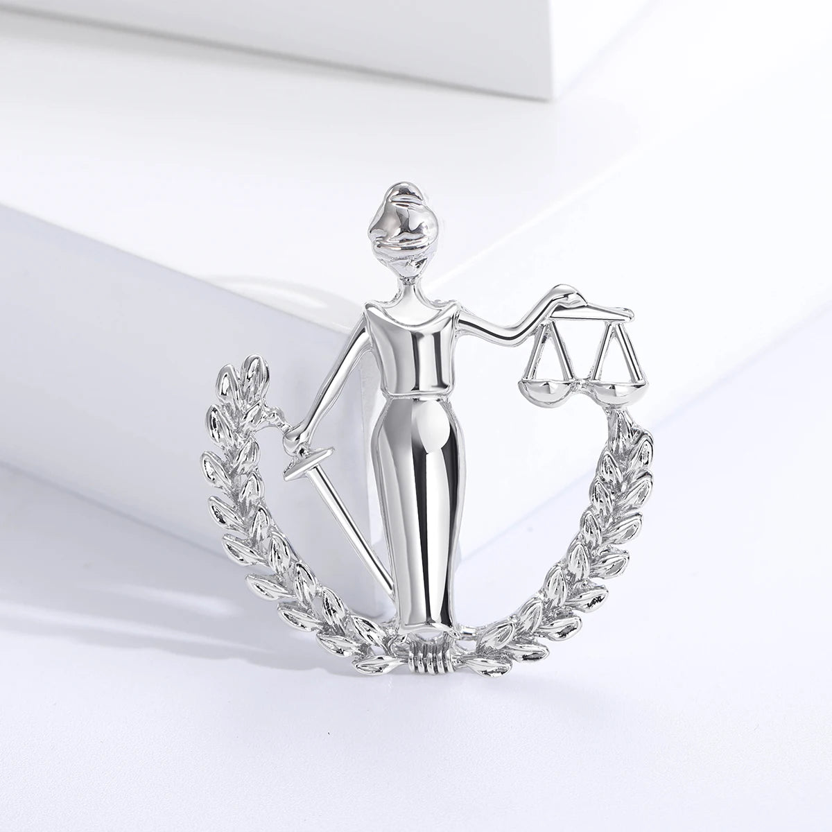 Broche "lady justice"