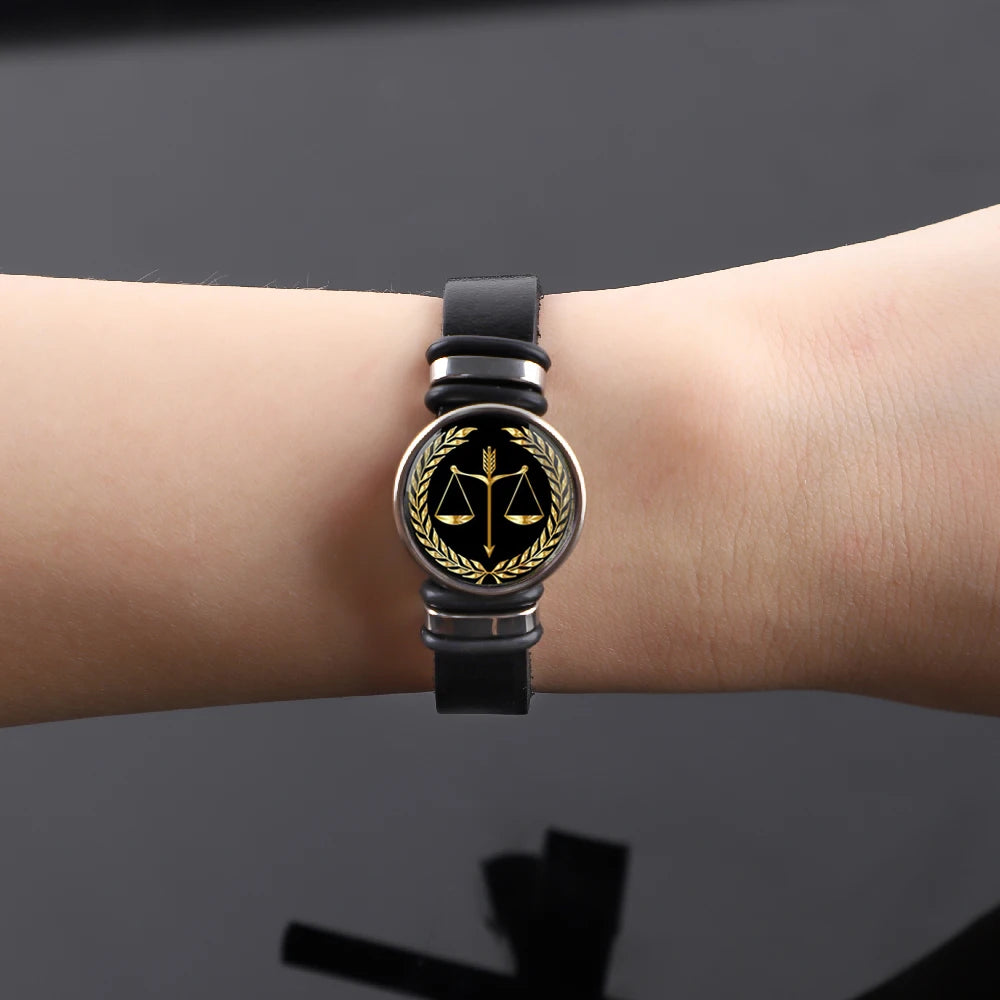 Bracelet en cuir noir – Balance de la Justice