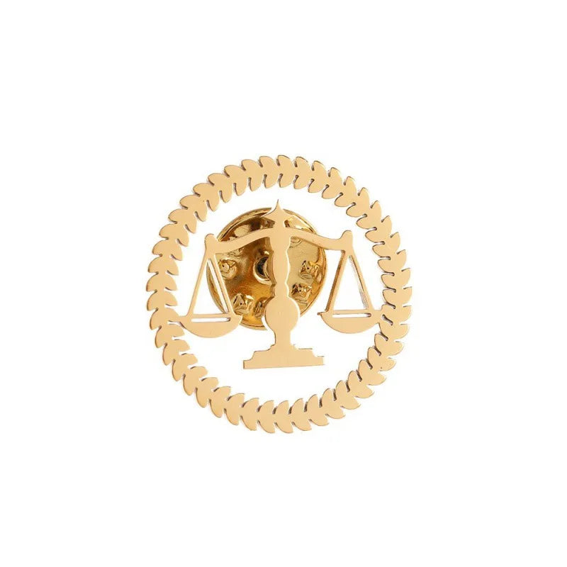 Pins Balance de la Justice doré – Symbole de prestige et d’équité – Boutique Easy Droit