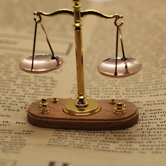 Balance de la justice miniature